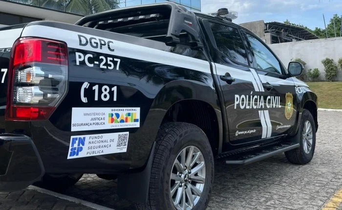 Foragido da Justiça do Paraná por homicídio é preso com CNH falsa, armas e joias em Alagoas